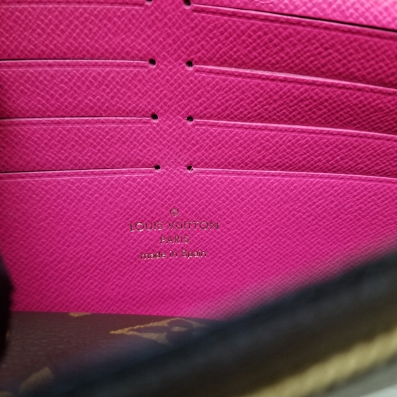 LOUIS VUITTON Beautiful Lemited Edition Shoulder/Crossbody LV Purse - Picture 5 of 16